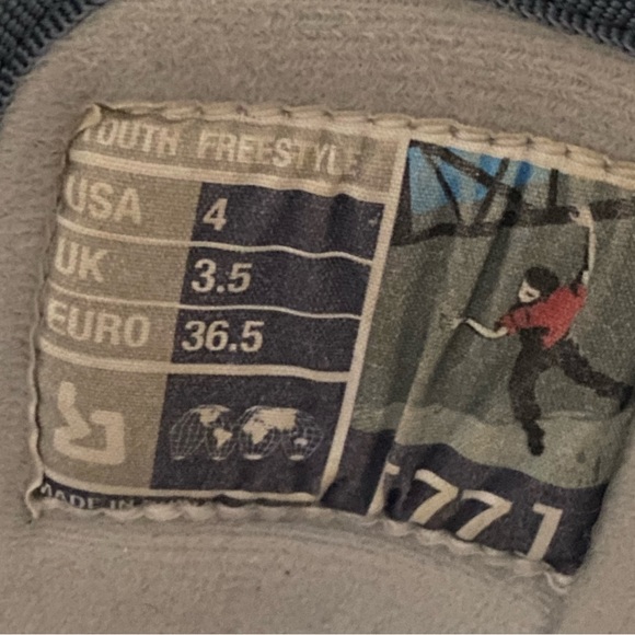 Burton youth snowboarding boots - Picture 5 of 9